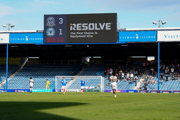 The scoreboard displays an advertisement for "RESOLVE - The First Choice in Equipment Hire.